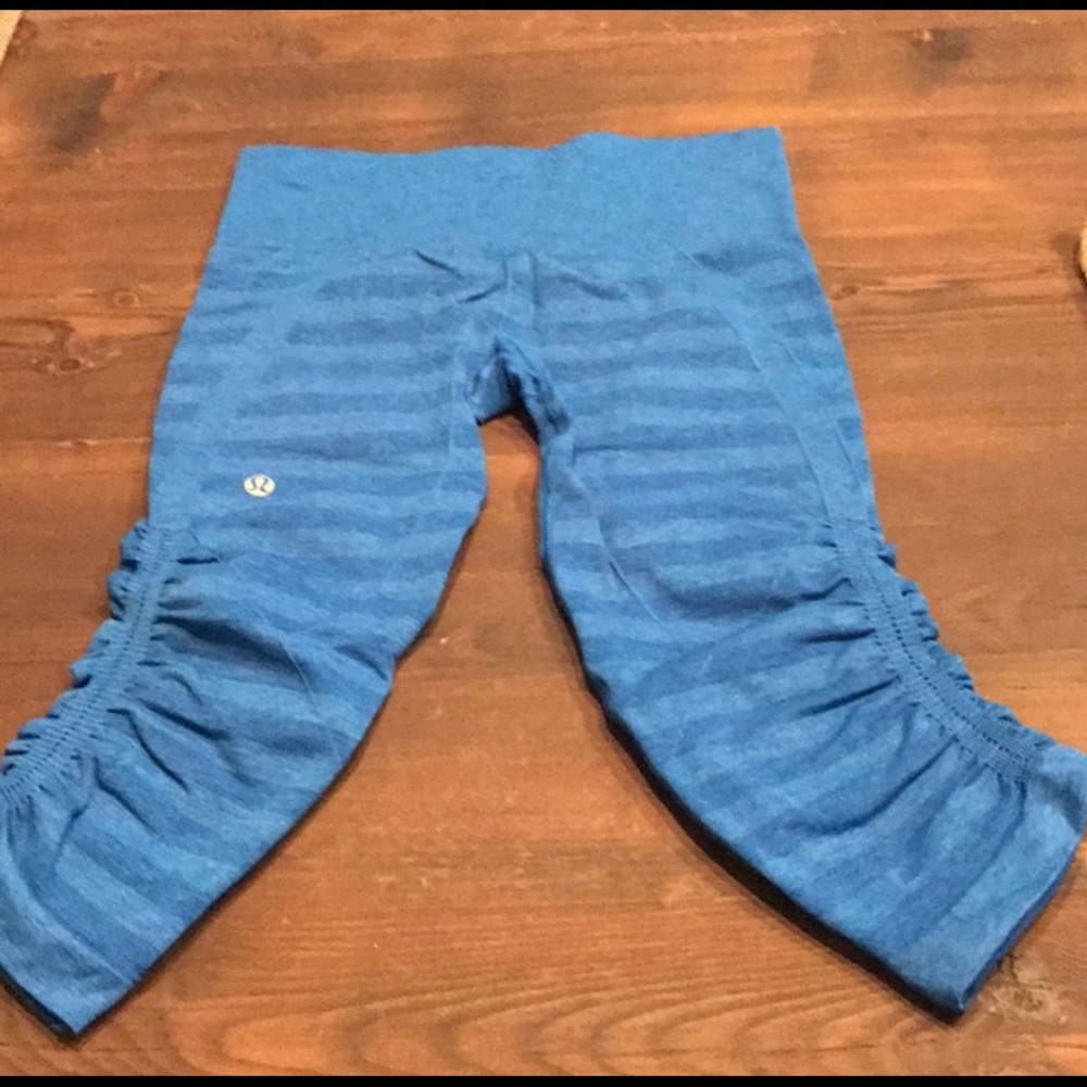 Lululemon in the flow crop